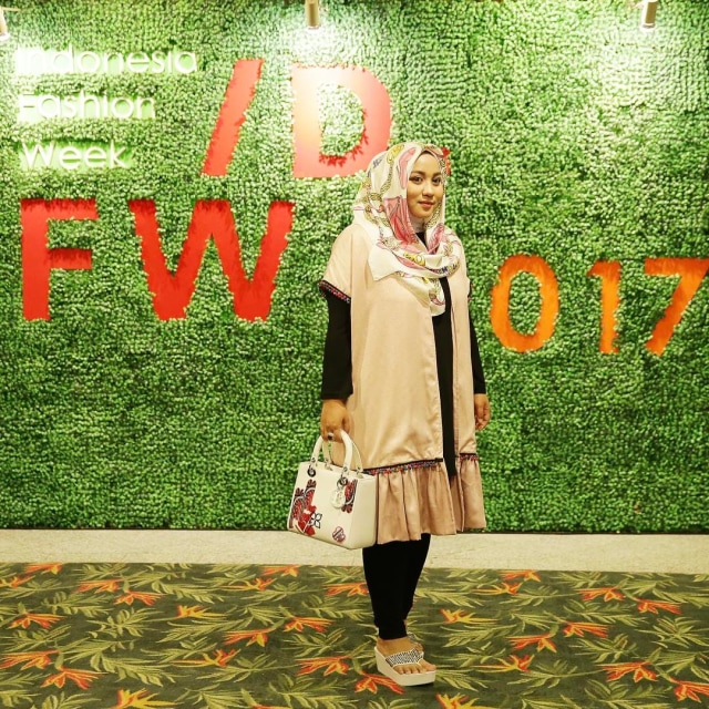 Tas mewah milik Anniesa Hasibuan. (Foto: Instagram/@anniesahasibuan)