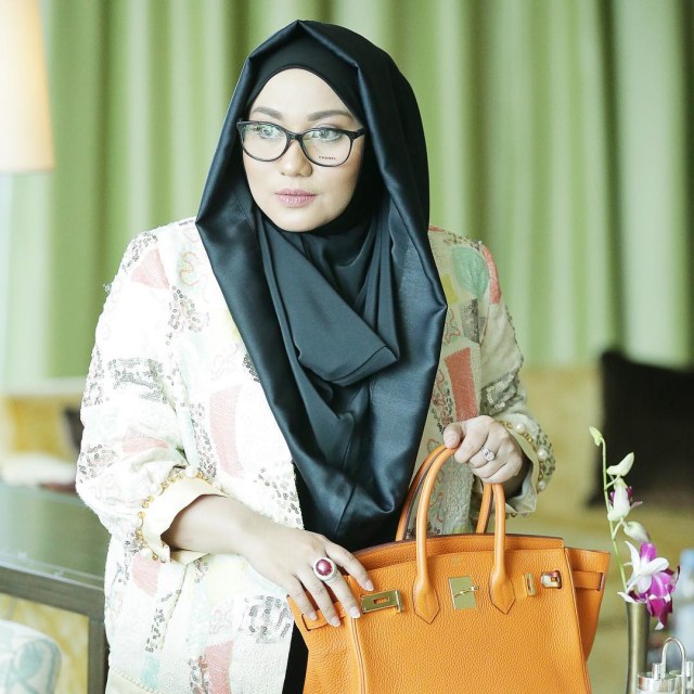 Tas mewah milik Anniesa Hasibuan. (Foto: Instagram/@anniesahasibuan)