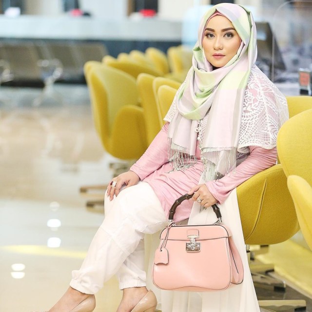 Tas mewah milik Anniesa Hasibuan. (Foto: Instagram/@anniesahasibuan)