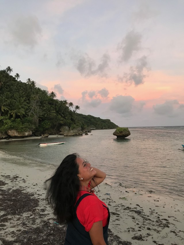 Menikmati sore di Monumen Pembabtisan Pertama Desa Olilit (1)