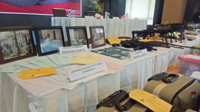 Barang bukti First Travel Foto: Aprilandika Pratama/kumparan