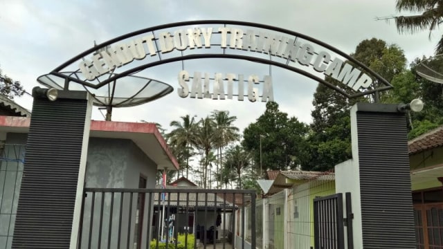 Gerbang depan GDTC di Salatiga. (Foto: Billi Pasha/kumparan)