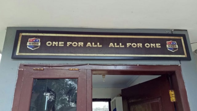 Slogan di salah satu sisi GDTC. (Foto: Billi Pasha/kumparan)