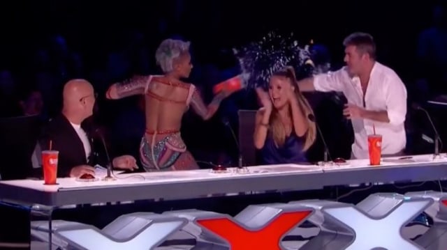 Mel B siram Simon Cowell (Foto: America's Got Talent)