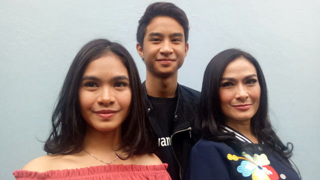Iis Dahlia dan anaknya. (Foto: DN Mustika Sari/kumparan)