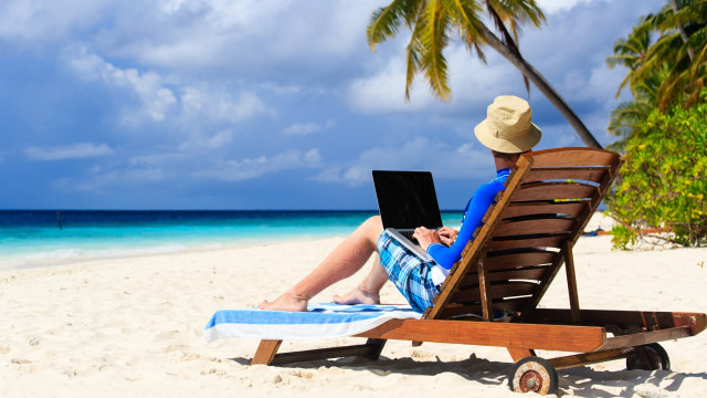 Santai di pantai. (Foto: Thinkstock)
