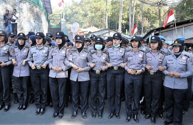Liat Nih, Polwan-Polwan Cantik di Eksekusi Lahan Cigugur