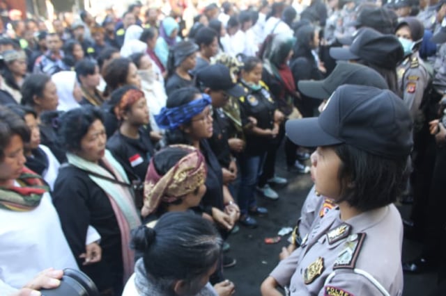Polwan di lahan Cigugur (Foto: Istimewa)