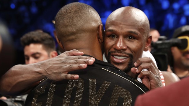 Mayweather menjuarai pertandingan tinju dunia. (Foto: REUTERS/Steve Marcus)