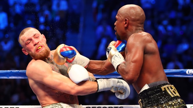 McGregor kalah TKO atas Mayweather. (Foto: REUTERS/Steve Marcus)