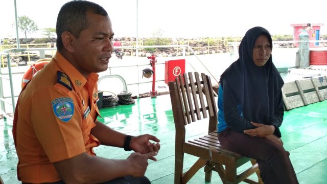 Di Ujung Pelabuhan Menanti Suami Pulang