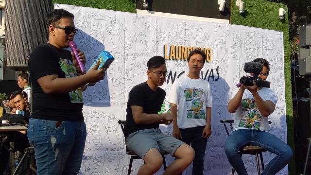 Kaesan dan Gibran di atas panggung. (Foto: ananda teresia/kumparan)