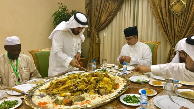 Anies disambut para tokoh di Mekah. (Foto: Dok. Anies Baswedan)