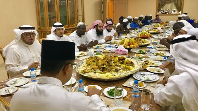 Anies disambut para tokoh di Mekah. (Foto: Dok. Anies Baswedan)