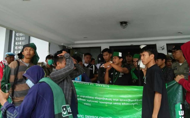 HMI Subang Nyatakan Mosi Tidak Percaya Terhadap Kepemimpinan Imas Aryumningsih