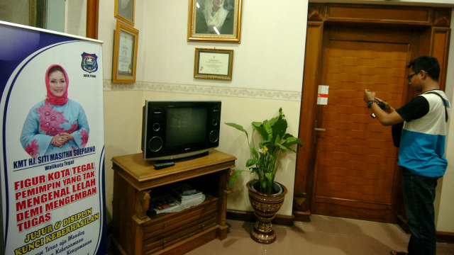 KPK Segel kantor Wali Kota Tegal (Foto: Antara/Oky Lukmansyah)