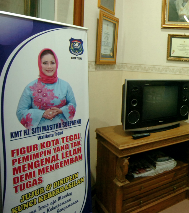 Banner Wali Kota Tegal Siti Masitha (Foto: ANTARA FOTO/Oky Lukmansyah)