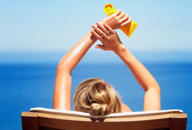Jangan Salah, Ini Bedanya Sunblock dan Sunscreen!