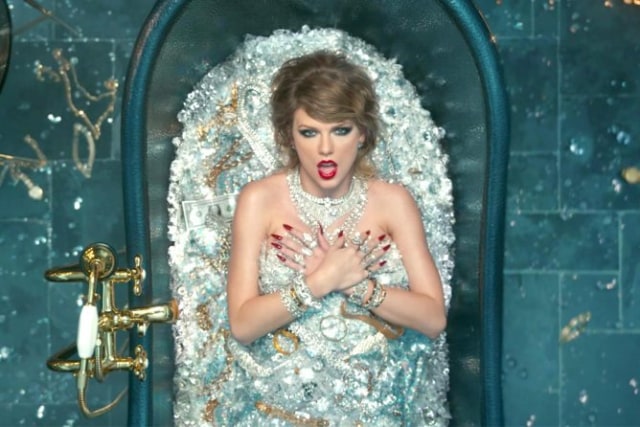 Uang satu dolar AS. (Foto: YouTube TaylorSwiftVEVO)