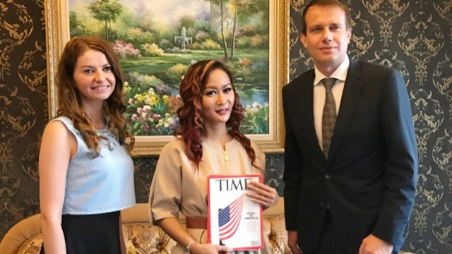 Inul Daratista dan wartawan TIME (Foto: Instagram @inul.d)