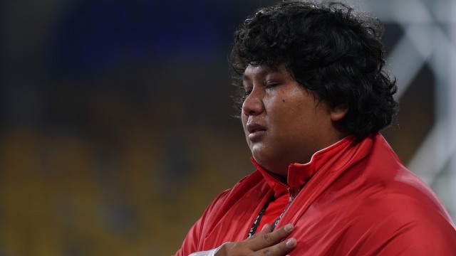 Eki Febri usai meraih emas tolak peluru. (Foto: Sigid Kurniawan/ANTARA)