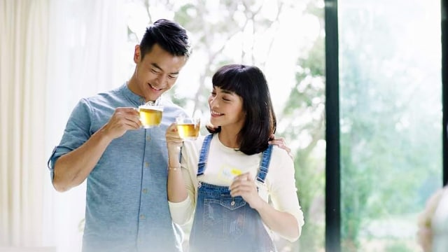 Dion Wiyoko dan Tika Bravani (Foto: Instagram/ @soretheseries)