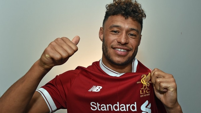 Chamberlain akhirnya hijrah ke Liverpool. (Foto: Twitter/LFC)