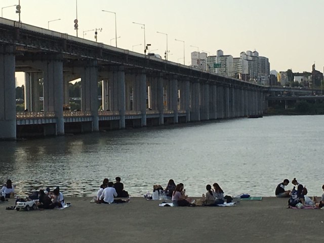 Suasana sore di Banpo Bridge (Foto: dok: Aji Surya)