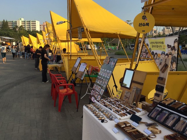 Aneka pernak-pernik (Foto: dok: Aji Surya)