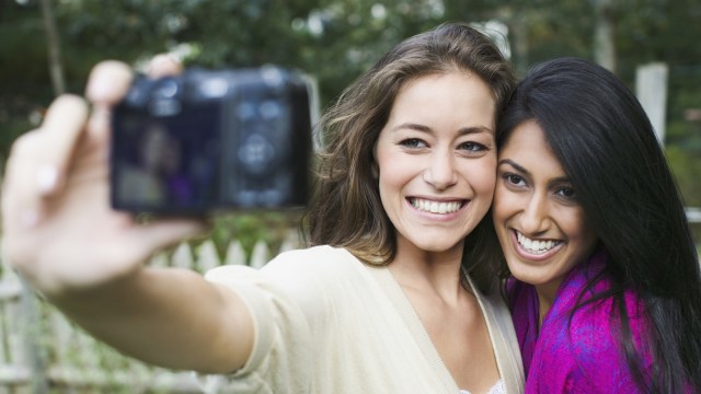 Mempunyai sahabat sejak kecil (Foto: Thinkstock)