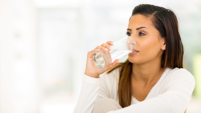 Air putih mencerahkan kulit (Foto: Thinkstock)