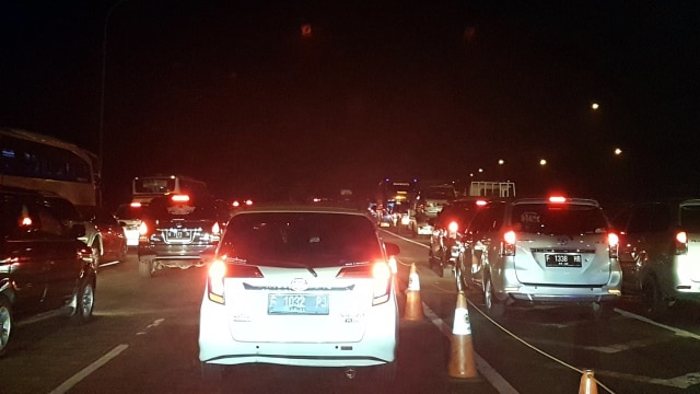 Kemacetan di Purbaleunyi arah Jakarta (Foto: kumparan)