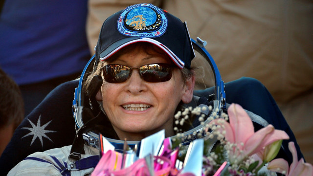Peggy Whitson Mendarat dengan Selamat (Foto: REUTERS/Sergei Ilnitsky)