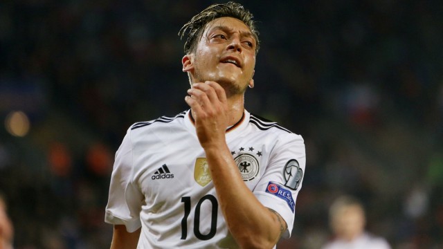 Oezil kala memperkuat Timnas Jerman. (Foto: David W. Cerny/Reuters)
