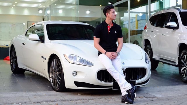 Verrel Bramasta dan mobil mewahnya (Foto: Instagram @bramastavrl)