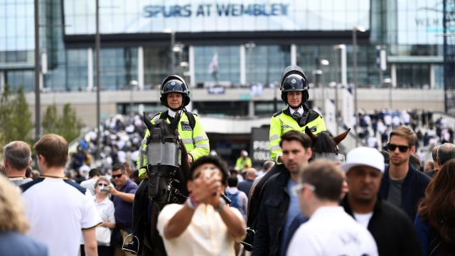 Polisi berkuda di Wembley. (Foto: Reuters/Dylan Martinez)