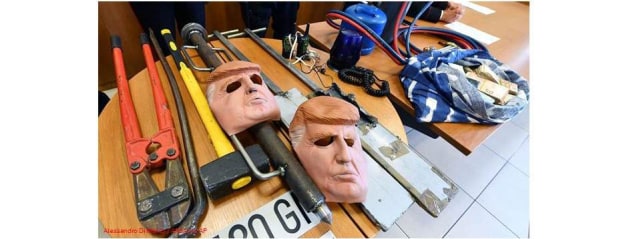 Wajah Trump Dipakai Buat Merampok