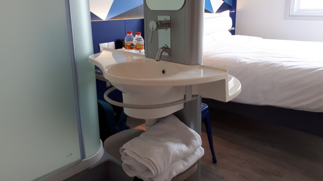 Kamar hotel Ibis Budget Cirebon (Foto: Luthfa Nurridha/kumparan)