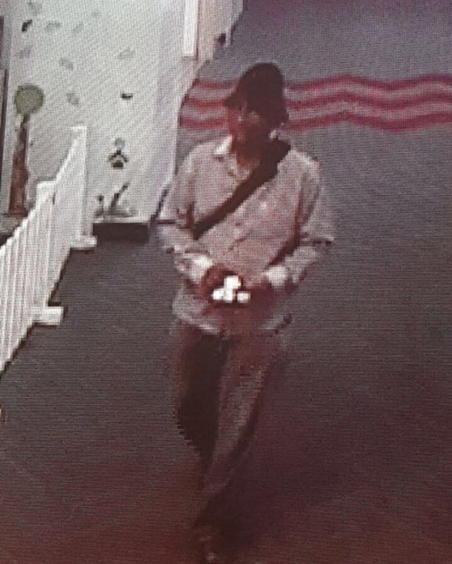 Tersangka Akbar saat kabur ke Batam (Foto: Polres Bogor)