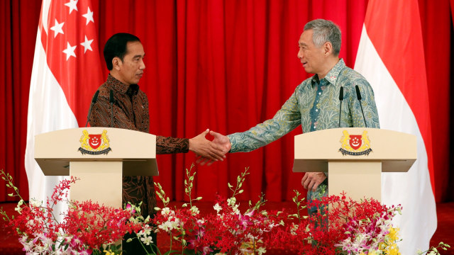 Jokowi bersama PM Lee Foto: Reuters/Edgar Su
