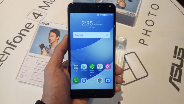 Asus Zenfone 4 Max Pro. (Foto: Jofie Yordan/kumparan)