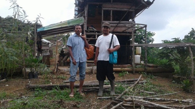 Pertemuan Muzamil dan Paidi di kebun. (Foto: Dok. Uskub Muzamil )