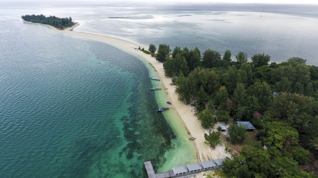 Pulau Dodola, Kabupaten Morotai, Maluku Utara (Foto: ANTARA FOTO/Hafidz Mubarak A.)