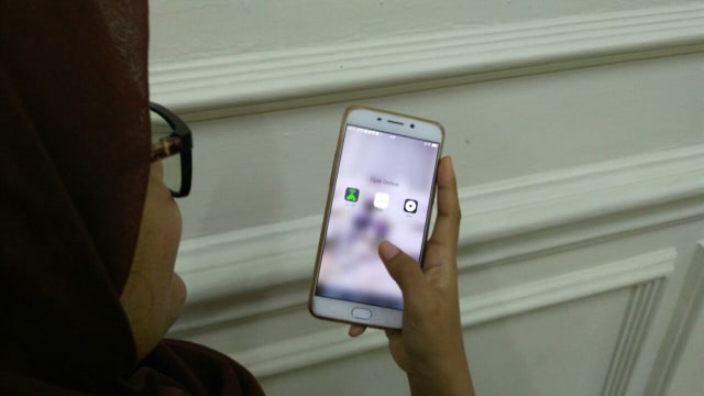 Ilustrasi memesan ojek online (Foto: Nur Syarifah/kumparan)