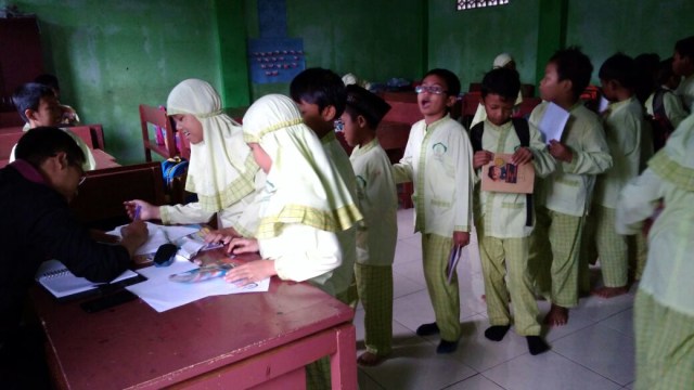 MEMBUDAYAKAN MORAL POSITIF DI SEKOLAH