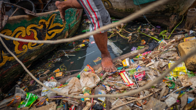 Sampah plastik di perairan Indonesia (Foto: Dok. Orb Media)