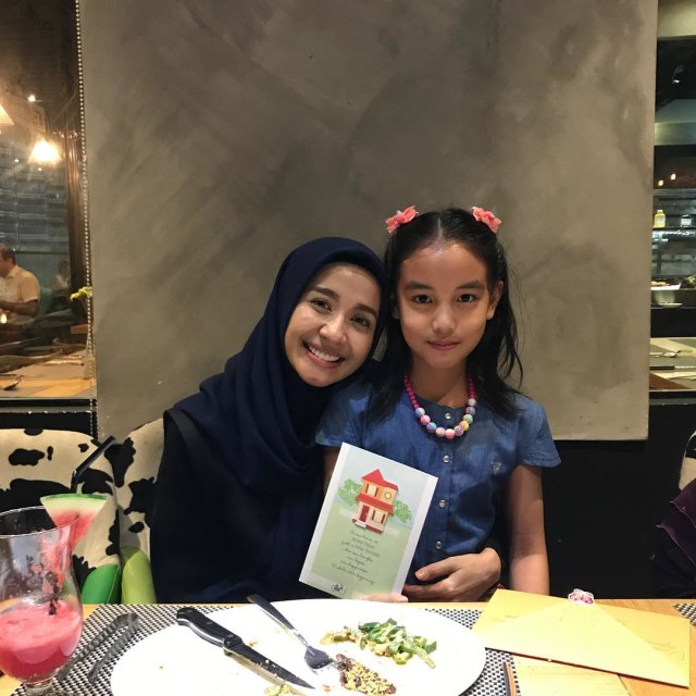 Bella dan anak Emran (Foto: Instagram/@iamkumbre)