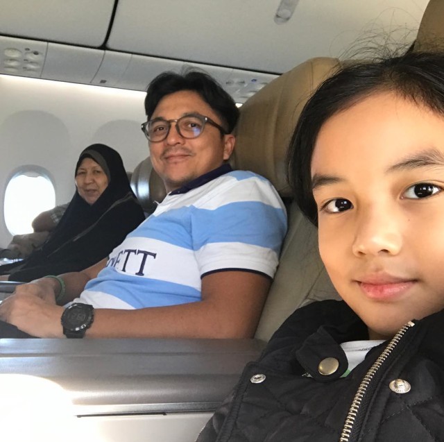 Emran dan keluarga mengunjungi Bella (Foto: Instagram/@iamkumbre)