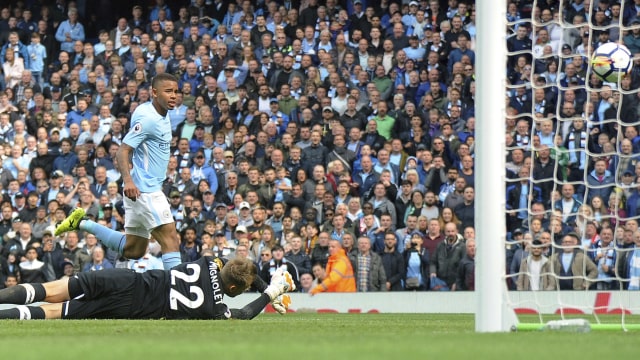Gol Gabriel Jesus ke gawang Liverpool. (Foto: Associated Press)