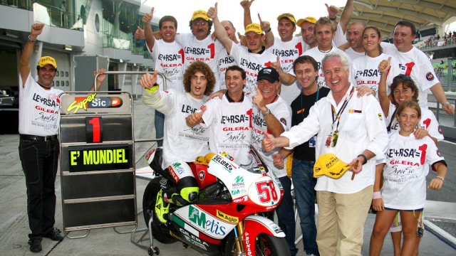 Marco Simoncelli: Dari Rimini, Menuju Dunia, Kembali ke Tuhan (4)